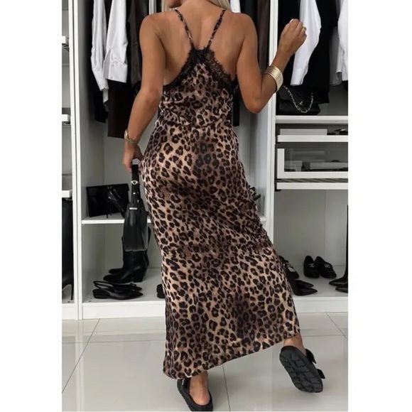 Leopard Print Maxi Dress 🖤 - Picture 2 of 4